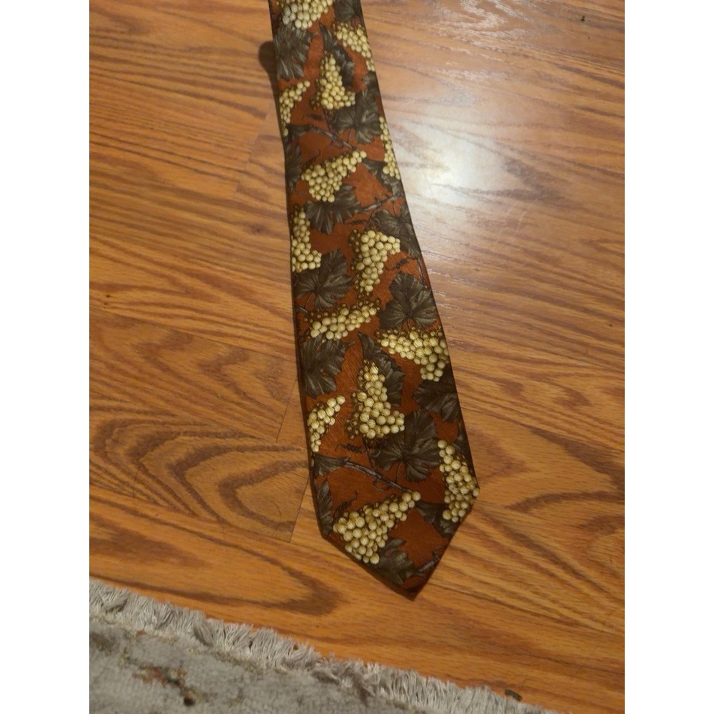 Robert Talbott Brown Grape Vineyard 100% Silk Necktie Wine Grapes Made in USA